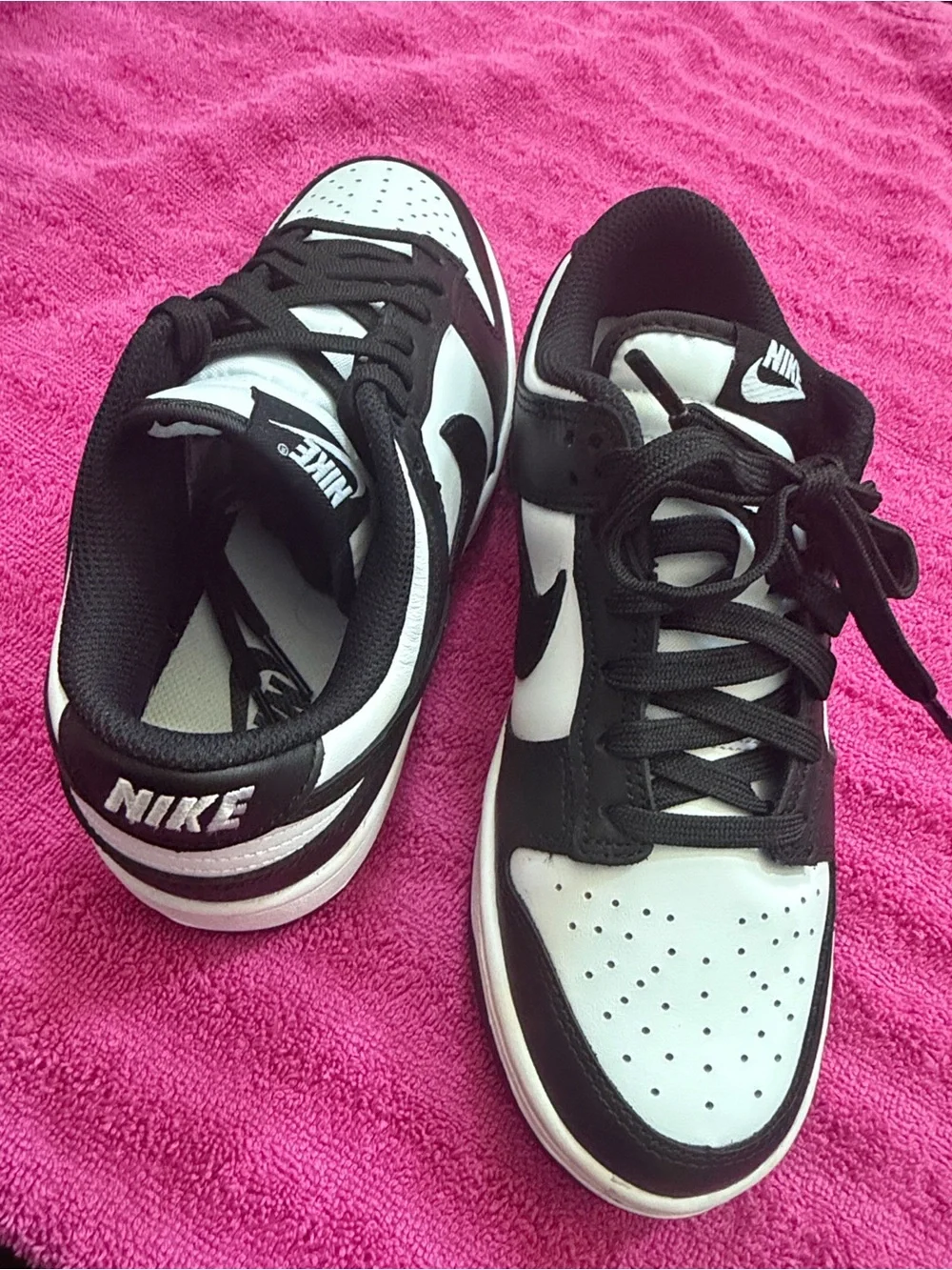 Nike Men's Black and White Low-Top Sneakers